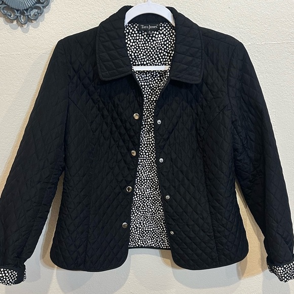 Tara Jones Jackets & Blazers - Tara Jones Black Quilted Jacket Polka Dot Lining Classic Chic Lightweight Coat
